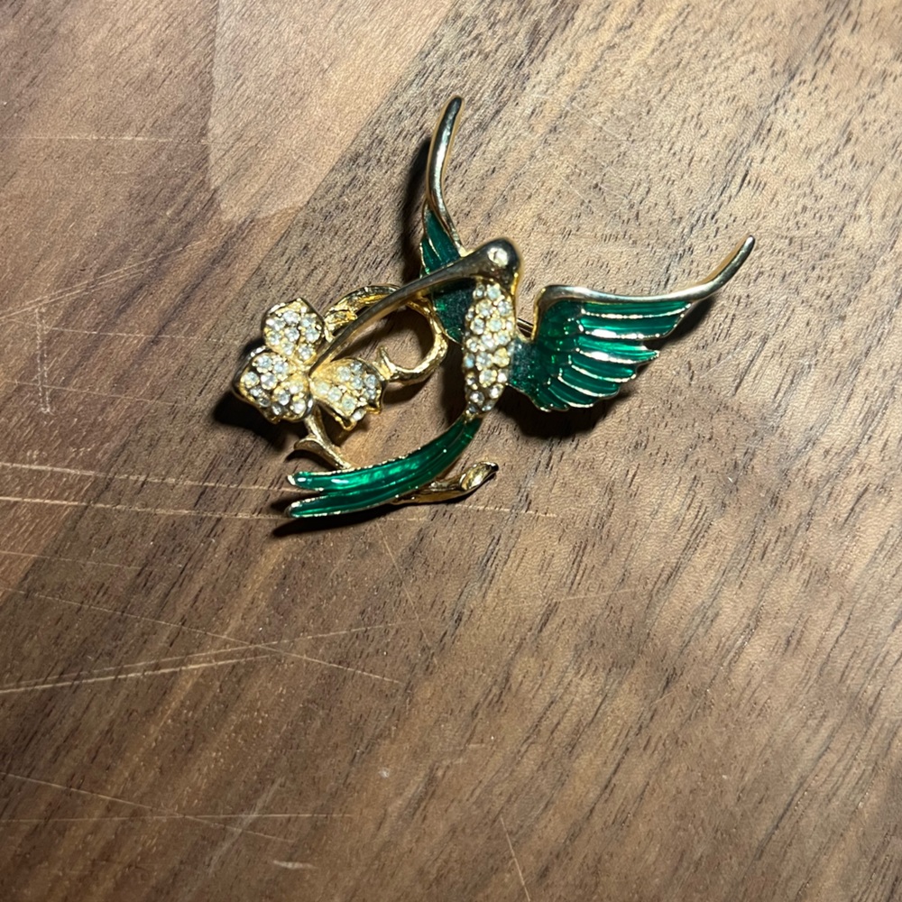 Vintage 1970’s Charming Green and Gold Hummingbird Brooch